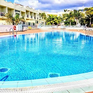 Townhouse Corona Адехе